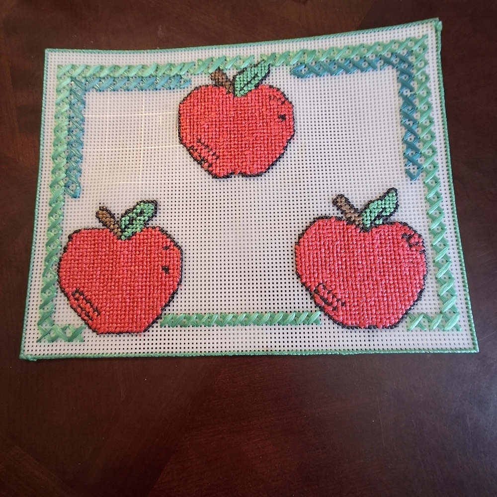 Handmade Red Apples Needlepoint Plastic Canvas   Size 16.5" x 13" - Picture 8 of 11